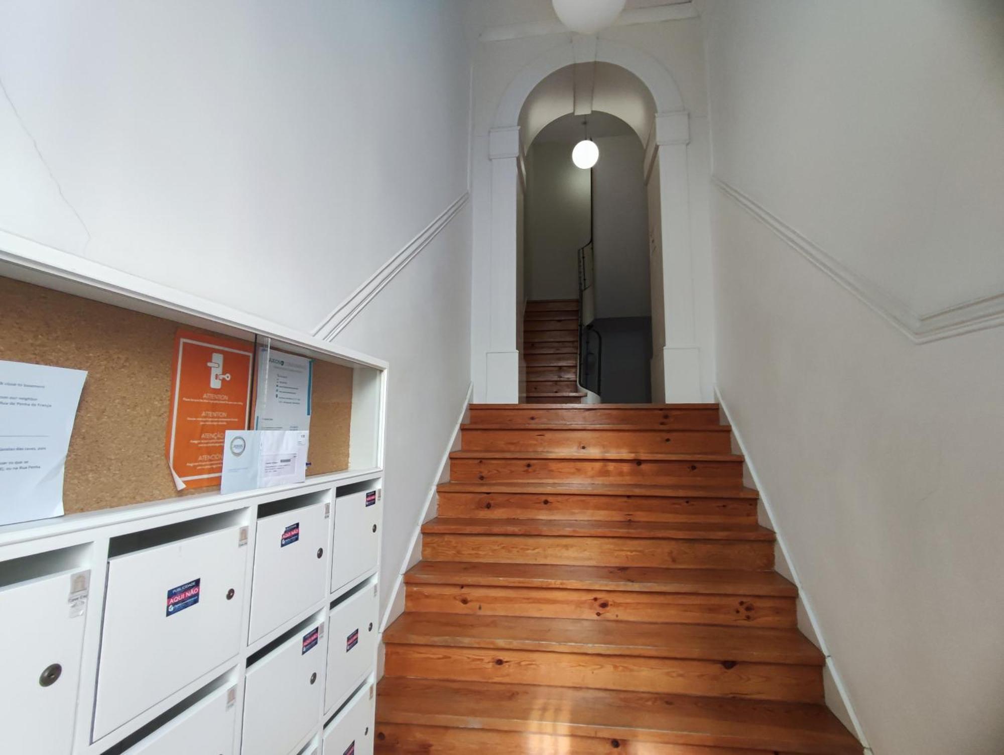 T1 Balcony W River Views, R Cardiff,