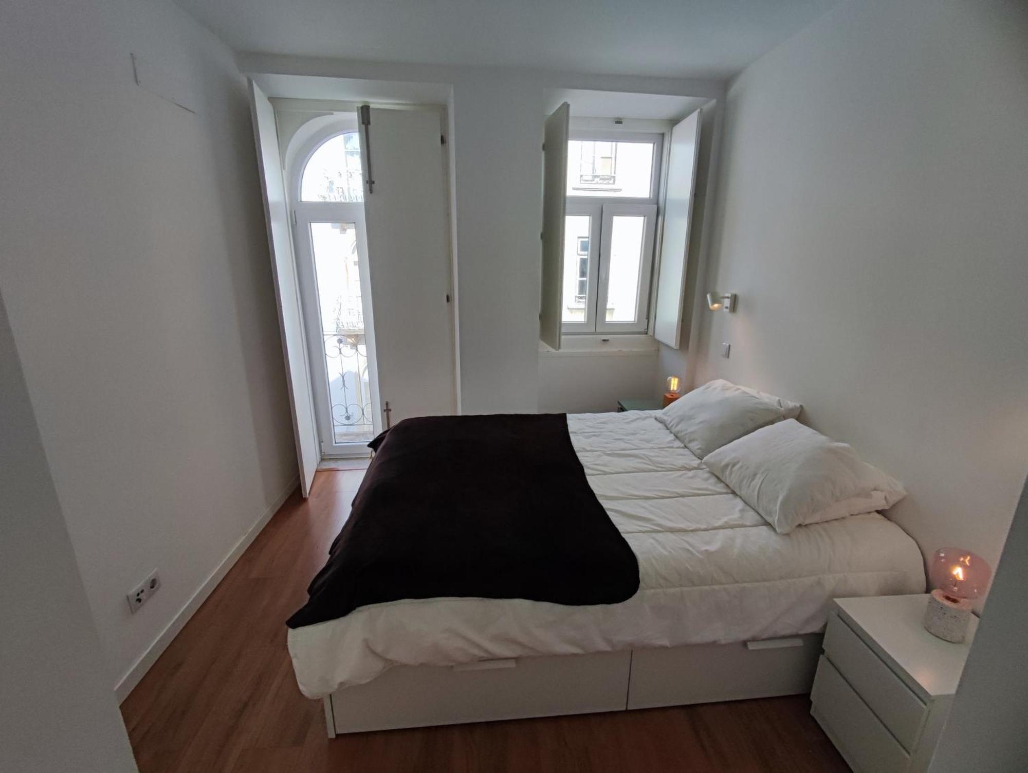 T1 Balcony W River Views, R Cardiff, Apartment
