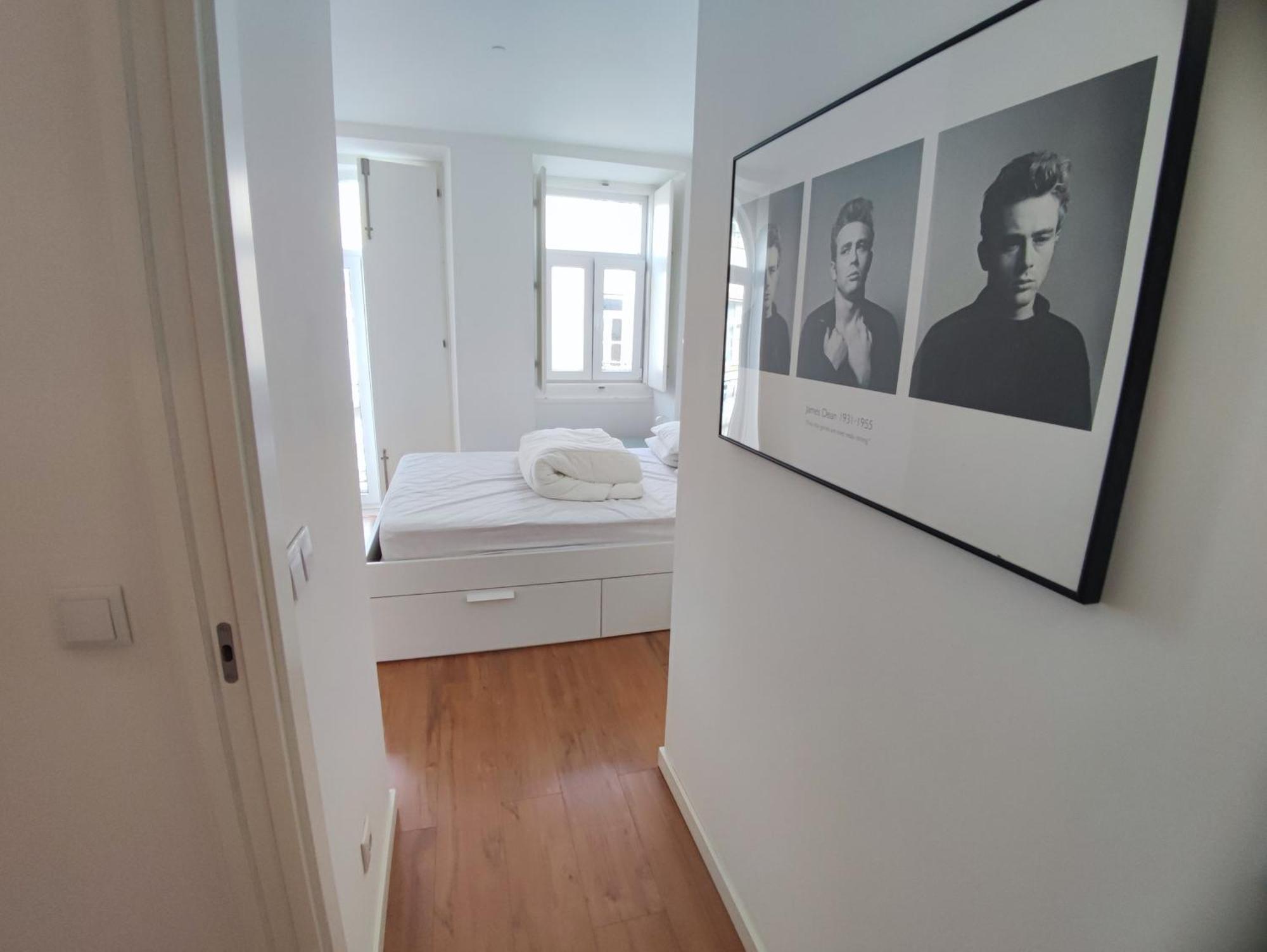 T1 Balcony W River Views, R Cardiff, *
