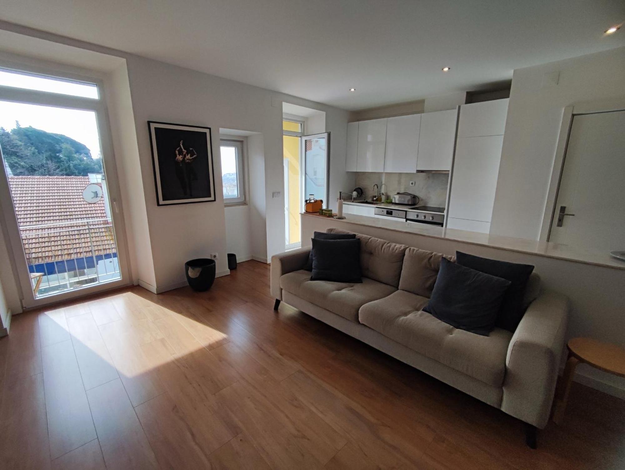 T1 Balcony W River Views, R Cardiff, Lisbon