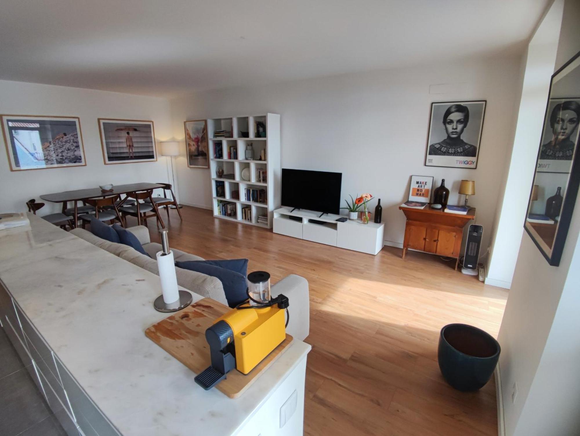 T1 Balcony W River Views, R Cardiff, *